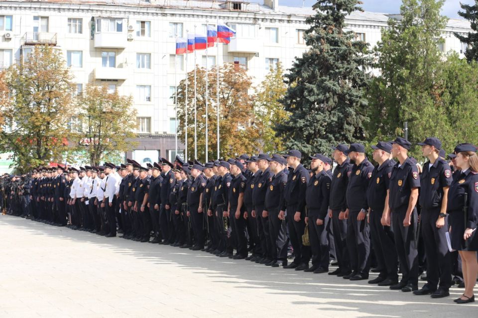Более 200 стражей правопорядка обеспечили безопасность граждан в ходе праздничного концерта по случаю 230-летия Луганска Более 200 стражей правопорядка обеспечили безопасность граждан в ходе праздничного концерта по случаю 230-летия Луганска