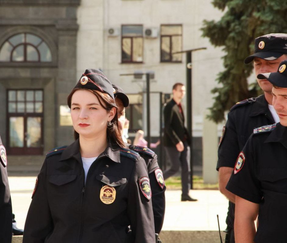 Более 200 стражей правопорядка обеспечили безопасность граждан в ходе праздничного концерта по случаю 230-летия Луганска Более 200 стражей правопорядка обеспечили безопасность граждан в ходе праздничного концерта по случаю 230-летия Луганска