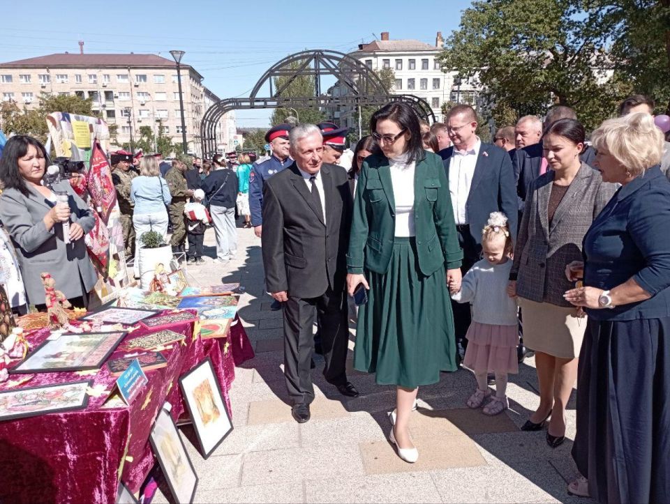 Фестиваль семейного творчества и национальных культур «Созвездие мира и согласия» Фестиваль семейного творчества и национальных культур «Созвездие мира и согласия»