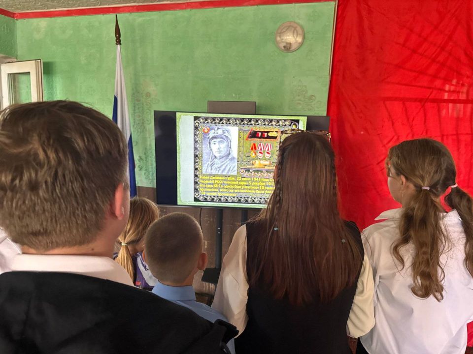 В Благовском сельском Доме культуры прошел урок славы «Мужество, доблесть и слава танкистов», посвящённый Дню танкиста, который отмечается в России во второе воскресенье сентября В Благовском сельском Доме культуры прошел урок славы «Мужество, доблесть и слава танкистов», посвящённый Дню танкиста, который отмечается в России во второе воскресенье сентября