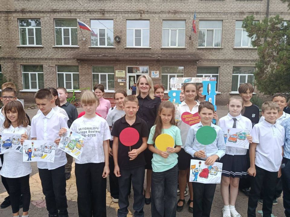 Невидимые опасности: автополицейские на реальных примерах показали школьникам последствия ДТП Невидимые опасности: автополицейские на реальных примерах показали школьникам последствия ДТП