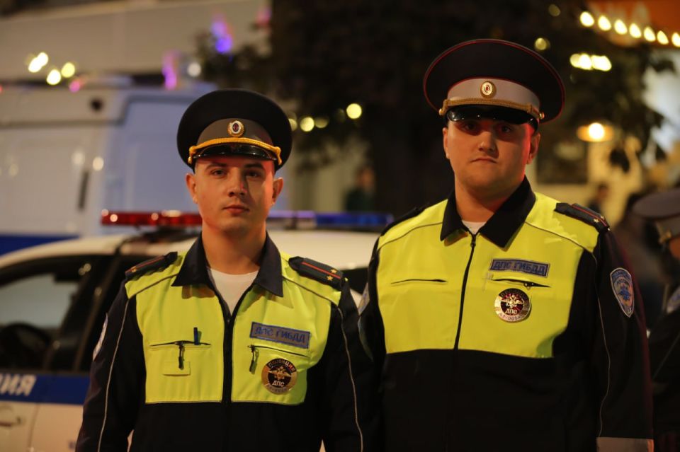 Более 200 стражей правопорядка обеспечили безопасность граждан в ходе праздничного концерта по случаю 230-летия Луганска Более 200 стражей правопорядка обеспечили безопасность граждан в ходе праздничного концерта по случаю 230-летия Луганска