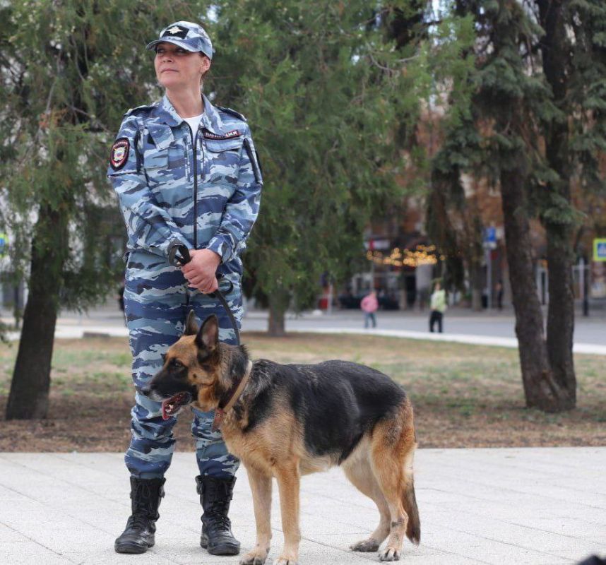 Более 200 стражей правопорядка обеспечили безопасность граждан в ходе праздничного концерта по случаю 230-летия Луганска Более 200 стражей правопорядка обеспечили безопасность граждан в ходе праздничного концерта по случаю 230-летия Луганска