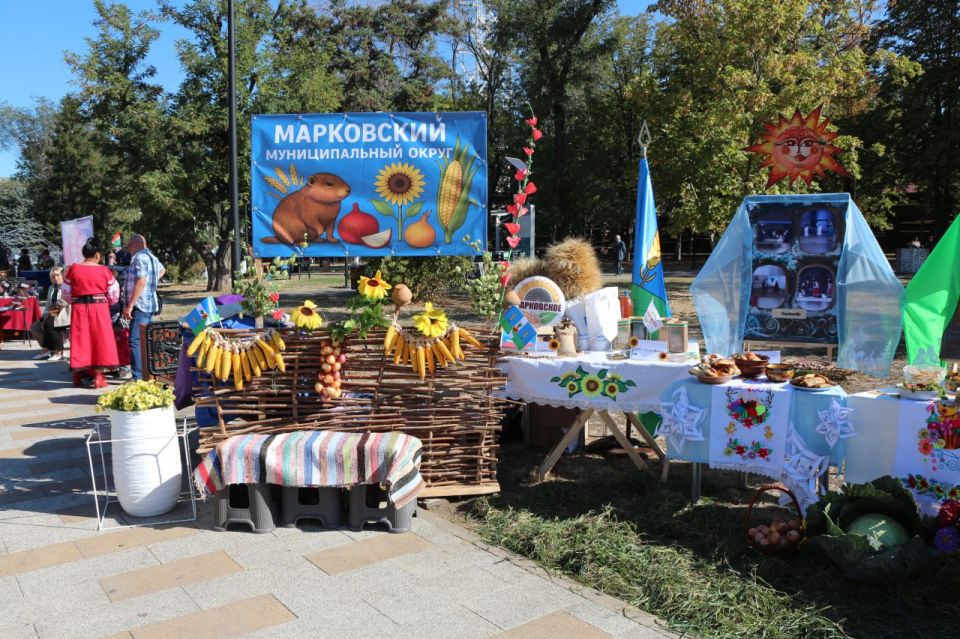 Сотрудники МБУ "Марковский районный дом культуры" приняли участие в Открытом Республиканском фестивале семейного творчества и национальных культур "СОЗВЕЗДИЕ МИРА И СОГЛАСИЯ" 2025! Сотрудники МБУ "Марковский районный дом культуры" приняли участие в Открытом Республиканском фестивале семейного творчества и национальных культур "СОЗВЕЗДИЕ МИРА И СОГЛАСИЯ" 2025!