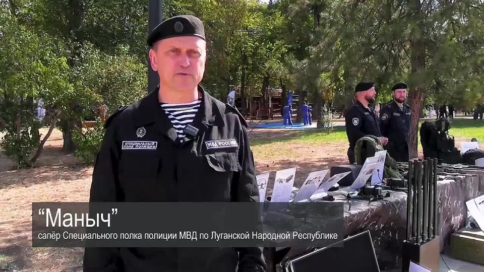 Специальный полк полиции МВД по Луганской Народной Республике в День города Луганска представил свою экспозицию с оружием, боеприпасами и дронами
