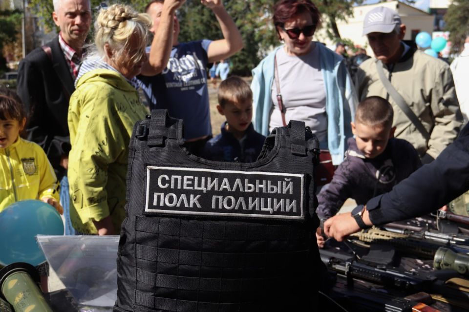 В День города сотрудники МВД по ЛНР представили свои достижения и возможности В День города сотрудники МВД по ЛНР представили свои достижения и возможности