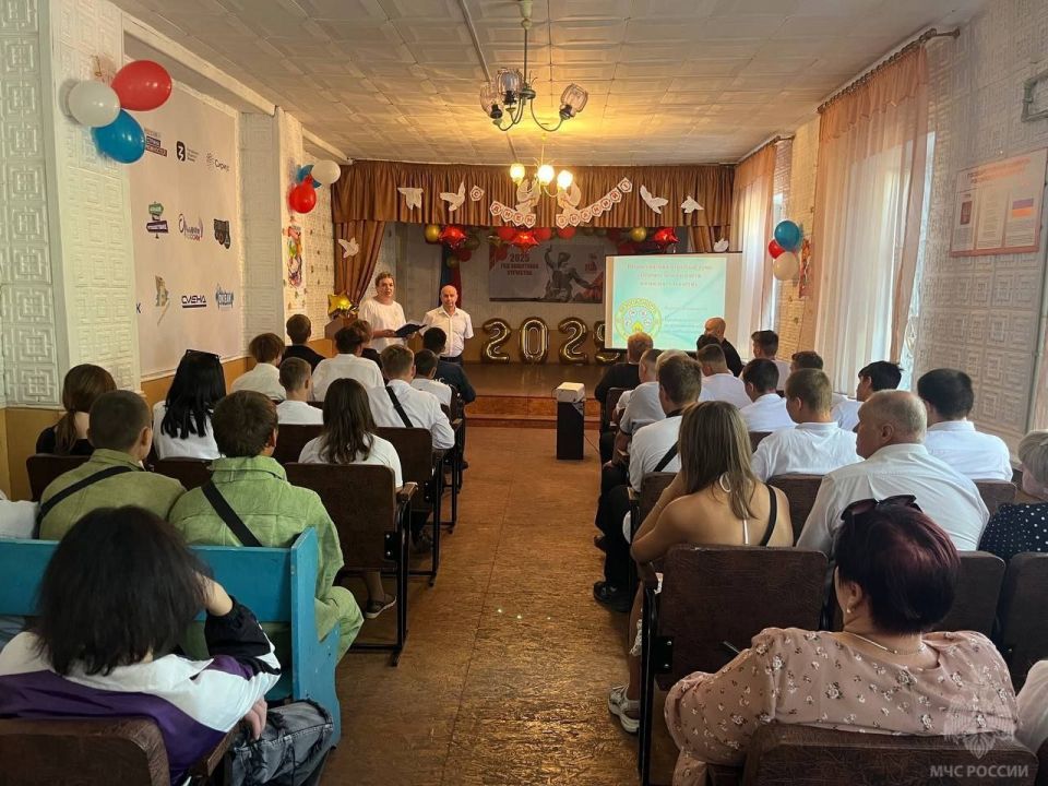 Сотрудники МЧС России провели в колледже открытый урок Сотрудники МЧС России провели в колледже открытый урок