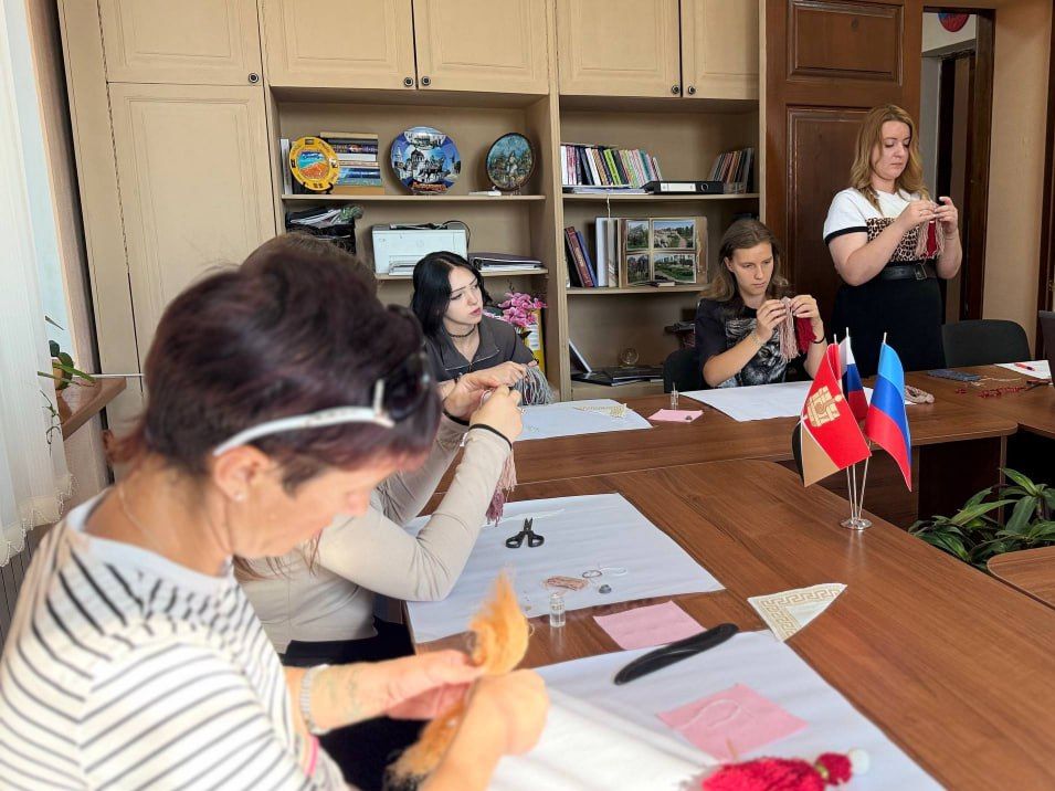 ТИК и МИК Алчевска провели мастер-класс ко Дню города ТИК и МИК Алчевска провели мастер-класс ко Дню города