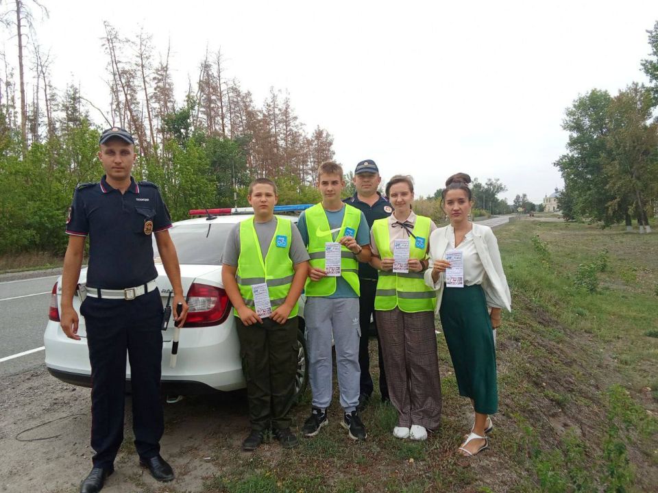 В Старобельске сотрудники Госавтоинспекции проводят профилактические беседы В Старобельске сотрудники Госавтоинспекции проводят профилактические беседы