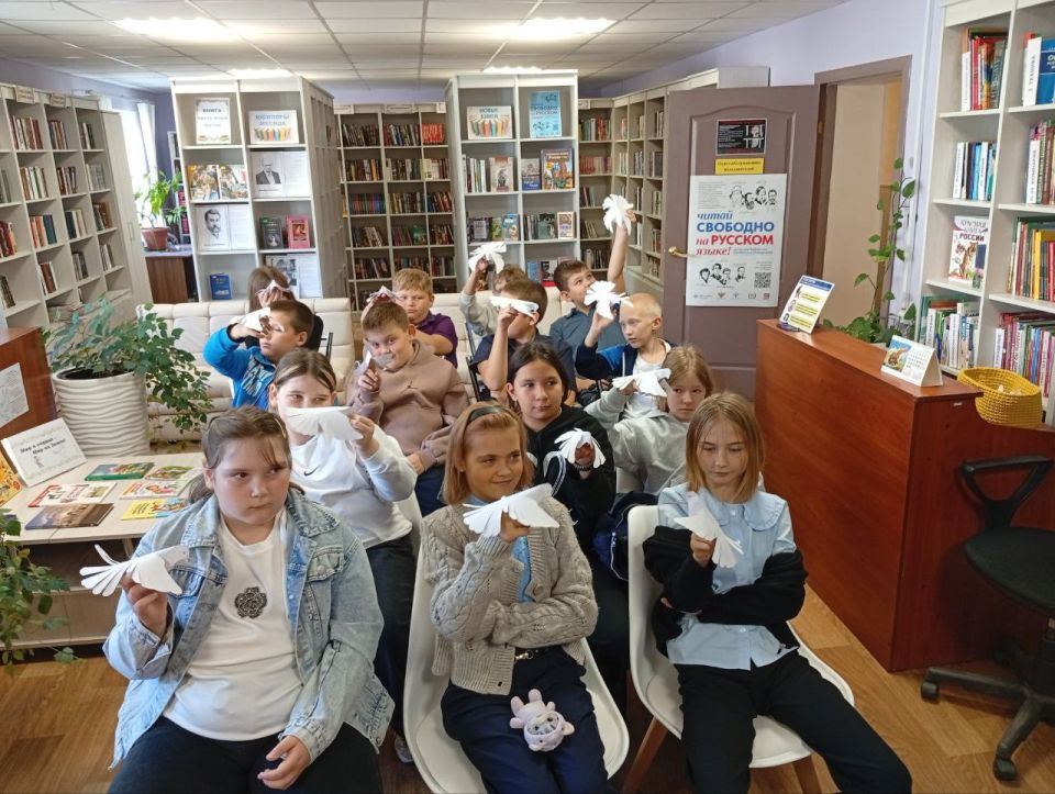Международный день мира – это напоминание людям всего земного шара о примирении, взаимопонимании, соблюдении прав человека и свободы выбора Международный день мира – это напоминание людям всего земного шара о примирении, взаимопонимании, соблюдении прав человека и свободы выбора