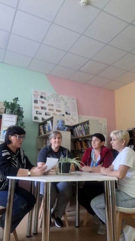 В рамках Международного дня Мира в библиотеках Меловского муниципального округа, прошли мероприятия, направленные на развитие творческих способностей детей, формирование у них чувства ответственности за сохранение мира на... В рамках Международного дня Мира в библиотеках Меловского муниципального округа, прошли мероприятия, направленные на развитие творческих способностей детей, формирование у них чувства ответственности за сохранение мира на...