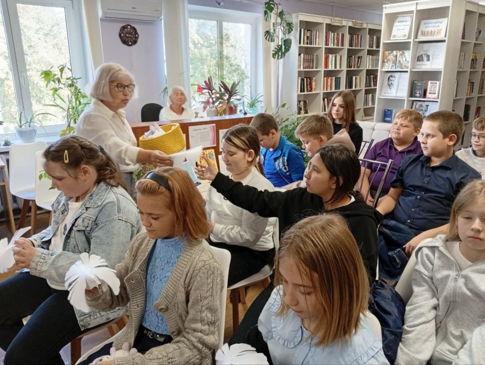 Международный день мира – это напоминание людям всего земного шара о примирении, взаимопонимании, соблюдении прав человека и свободы выбора Международный день мира – это напоминание людям всего земного шара о примирении, взаимопонимании, соблюдении прав человека и свободы выбора