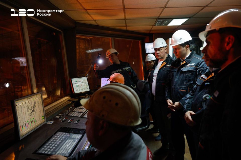 Глава Минпромторга России Антон Алиханов посетил промпредприятия Донбасса Глава Минпромторга России Антон Алиханов посетил промпредприятия Донбасса