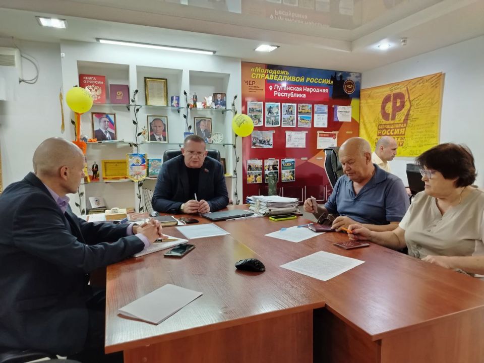 Помогаем жителям республики в решении проблем Помогаем жителям республики в решении проблем