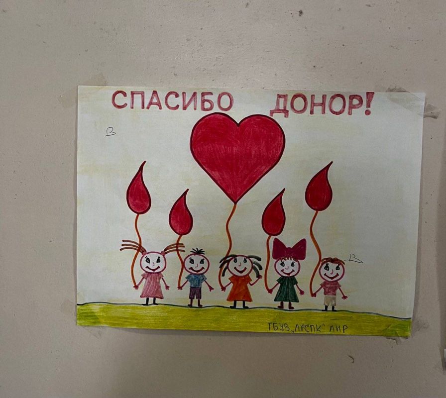 Полицейские продолжают участвовать в акции по сдаче крови Полицейские продолжают участвовать в акции по сдаче крови