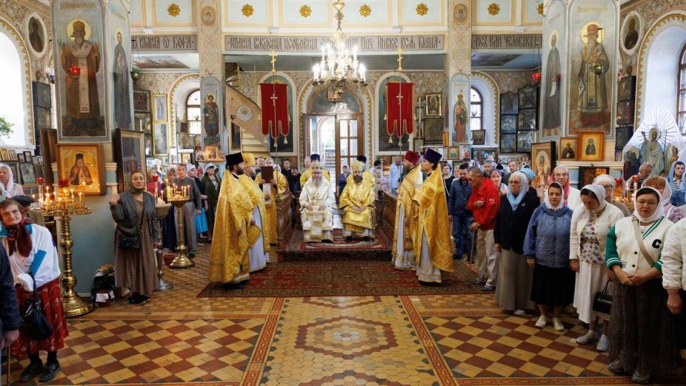 Денис Мирошниченко принял участие в архиерейской службе в день юбилея Николо-Преображенского собора Денис Мирошниченко принял участие в архиерейской службе в день юбилея Николо-Преображенского собора