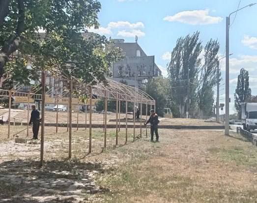 Коммунальные службы проводят работы на территории города Коммунальные службы проводят работы на территории города