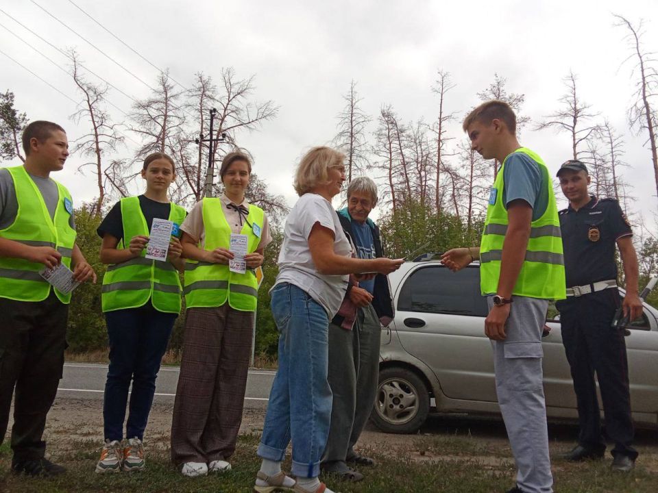 В Старобельске сотрудники Госавтоинспекции проводят профилактические беседы В Старобельске сотрудники Госавтоинспекции проводят профилактические беседы