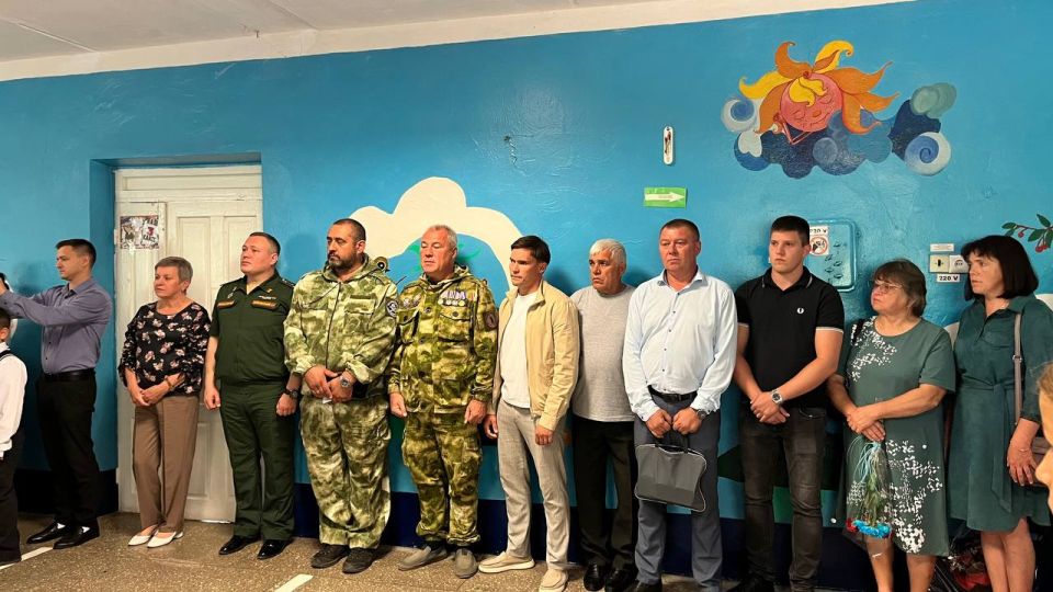 Альберт Зинченко: Сегодня заместитель Главы Станично-Луганского МО, Герой ЛНР Андрей Донцов совместно с начальником отдела чрезвычайных ситуаций, гражданской обороны, мобилизационной работы и взаимодействия с... Альберт Зинченко: Сегодня заместитель Главы Станично-Луганского МО, Герой ЛНР Андрей Донцов совместно с начальником отдела чрезвычайных ситуаций, гражданской обороны, мобилизационной работы и взаимодействия с...