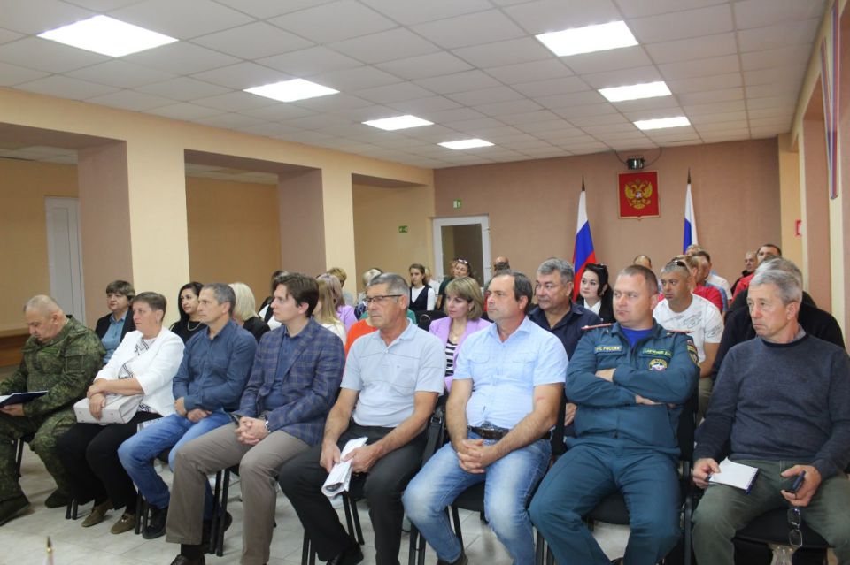 Виталий Коваленко: Сегодня провел еженедельное аппаратное совещание с начальниками структурных подразделений администрации, руководителями предприятий, учреждений и организаций Беловодского муниципального округа Виталий Коваленко: Сегодня провел еженедельное аппаратное совещание с начальниками структурных подразделений администрации, руководителями предприятий, учреждений и организаций Беловодского муниципального округа