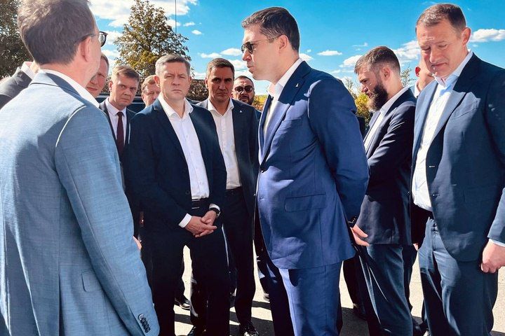 «Республика показывает себя на очень высоком уровне»: Минпромторг России увеличит расходы на промышленность ЛНР «Республика показывает себя на очень высоком уровне»: Минпромторг России увеличит расходы на промышленность ЛНР