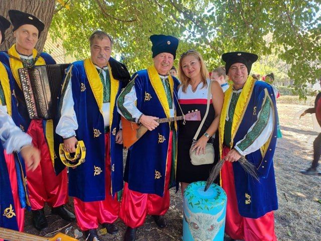 В рамках празднования юбилея Луганска 14 сентября в 11:00 в сквере им. Молодой гвардии состоялся открытый фестиваль семейного творчества и национальных культур «Созвездие мира и согласия» В рамках празднования юбилея Луганска 14 сентября в 11:00 в сквере им. Молодой гвардии состоялся открытый фестиваль семейного творчества и национальных культур «Созвездие мира и согласия»