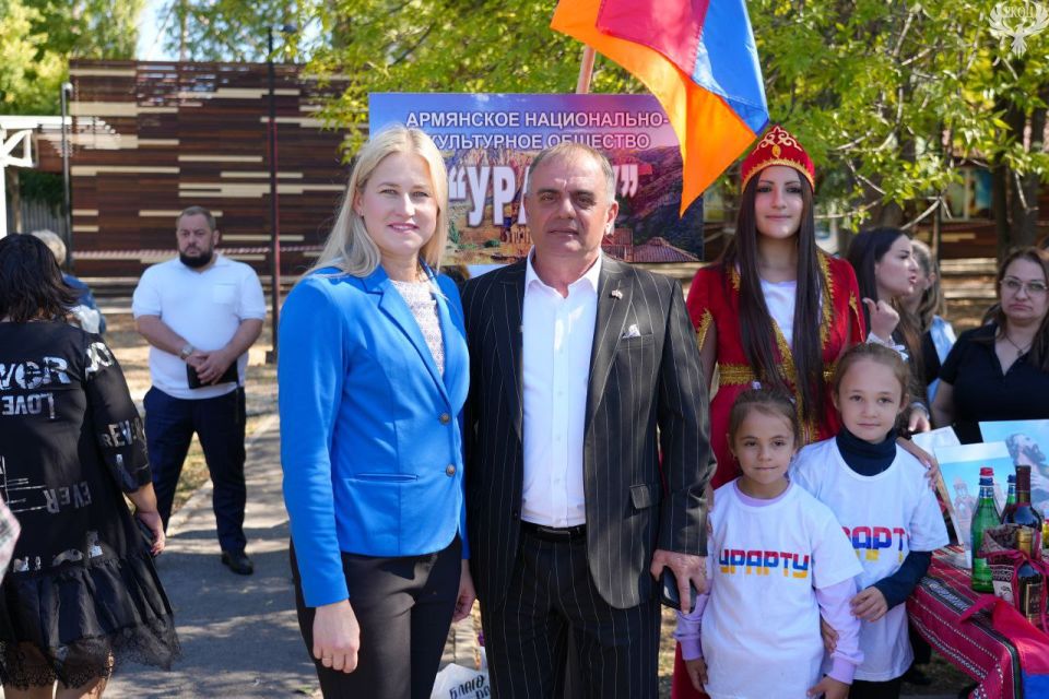 14 сентября представители Общественной палаты ЛНР приняли участие в Открытом республиканском фестивале семейного творчества и национальных культур «Созвездие мира и согласия», которое состоялось в рамках празднования Дня... 14 сентября представители Общественной палаты ЛНР приняли участие в Открытом республиканском фестивале семейного творчества и национальных культур «Созвездие мира и согласия», которое состоялось в рамках празднования Дня...