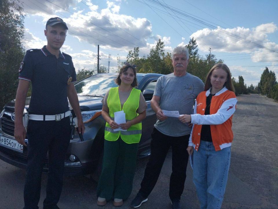 В Старобельске сотрудники Госавтоинспекции проводят профилактические беседы В Старобельске сотрудники Госавтоинспекции проводят профилактические беседы