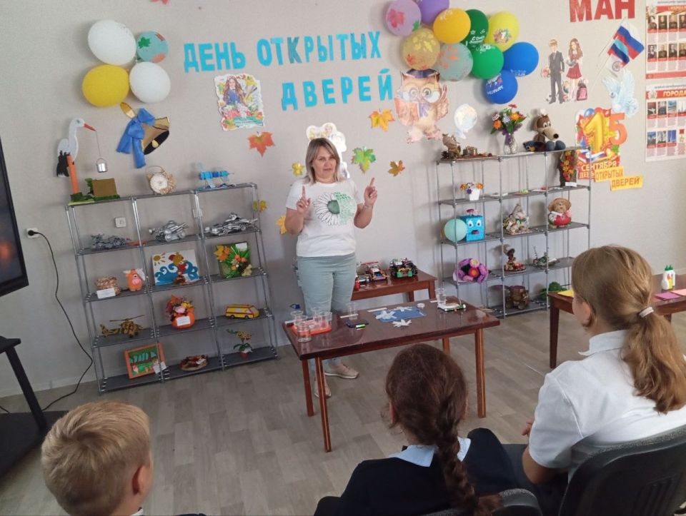 Сегодня Ровеньковский детский центр научно-технического творчества распахнул двери в новый 2025-2026 учебный год Сегодня Ровеньковский детский центр научно-технического творчества распахнул двери в новый 2025-2026 учебный год