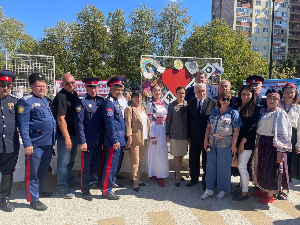 Творчество и традиции Лутугинщины — на большом празднике культур в честь 230-летия Луганска! Творчество и традиции Лутугинщины — на большом празднике культур в честь 230-летия Луганска!