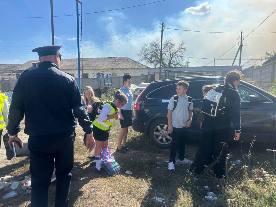 В Краснодоне сотрудники Госавтоинспекции провели день открытых дверей для отряда ЮИД В Краснодоне сотрудники Госавтоинспекции провели день открытых дверей для отряда ЮИД