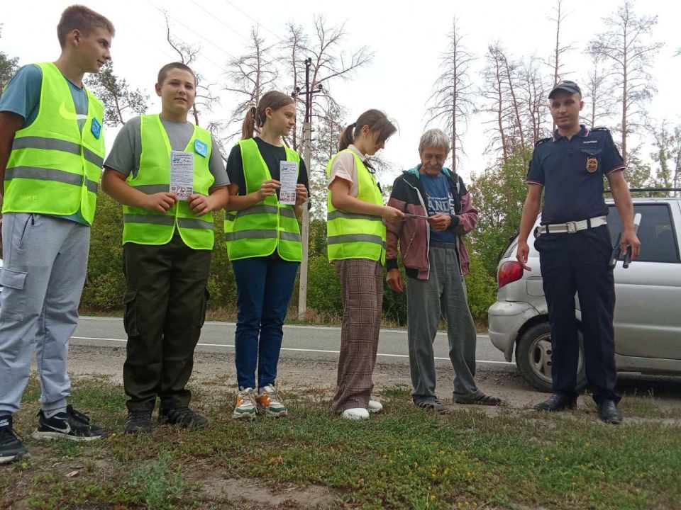 В Старобельске сотрудники Госавтоинспекции проводят профилактические беседы В Старобельске сотрудники Госавтоинспекции проводят профилактические беседы