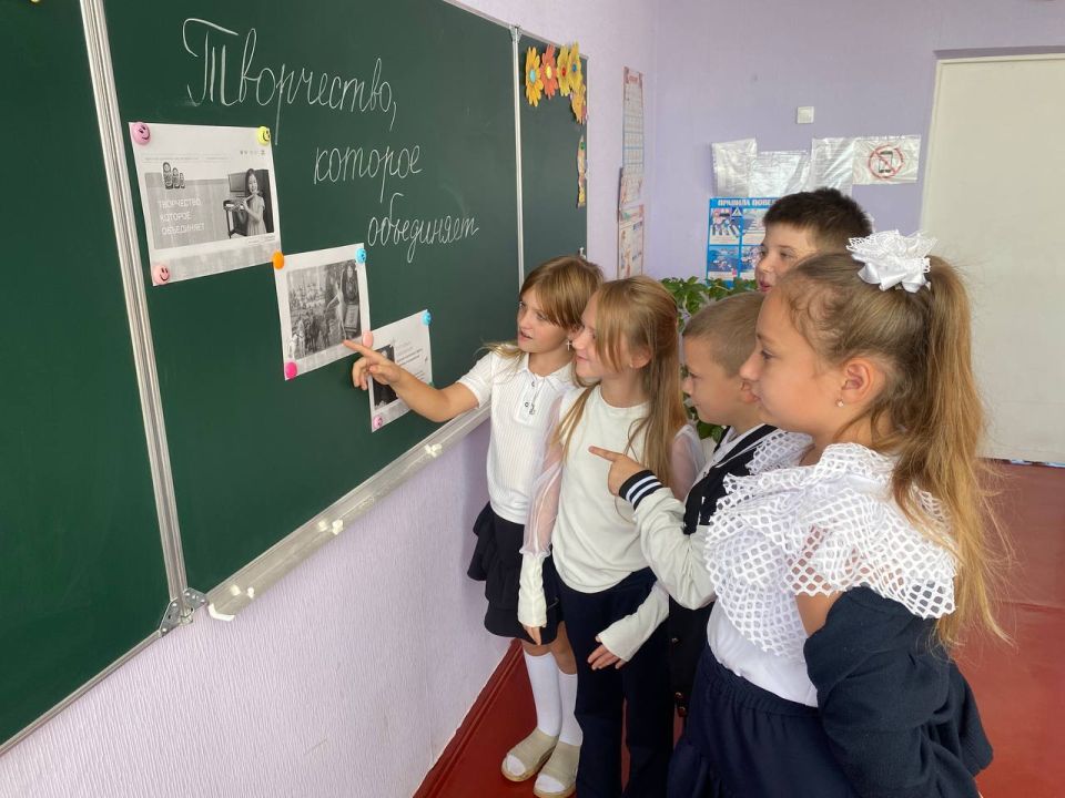 В учебных учреждениях Краснодонщины состоялось внеурочное занятие «Разговоры о важном» В учебных учреждениях Краснодонщины состоялось внеурочное занятие «Разговоры о важном»