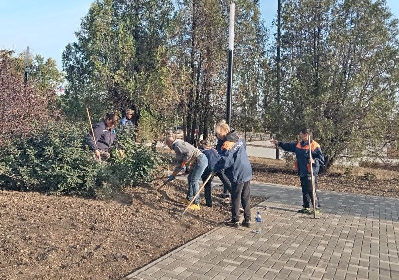 Коммунальные службы проводят работы на территории города Коммунальные службы проводят работы на территории города