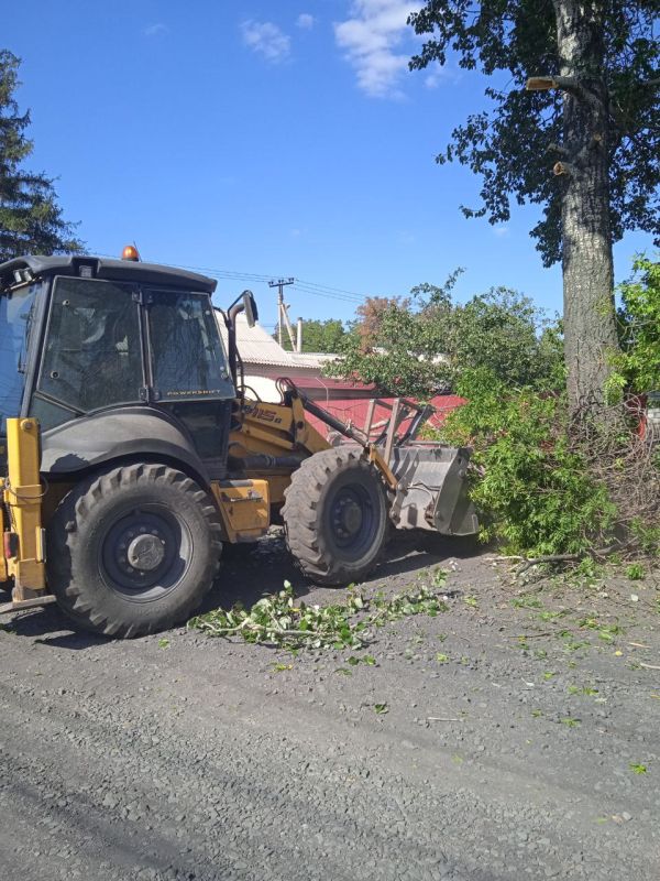 В Ровеньках продолжается масштабный ремонт дорог В Ровеньках продолжается масштабный ремонт дорог