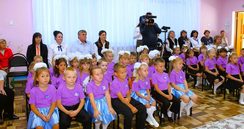 В сегодняшний день в Беловодске состоялось посвящение в «Октябрята - дошколята» для детей из детского сада "Родничок" В сегодняшний день в Беловодске состоялось посвящение в «Октябрята - дошколята» для детей из детского сада "Родничок"