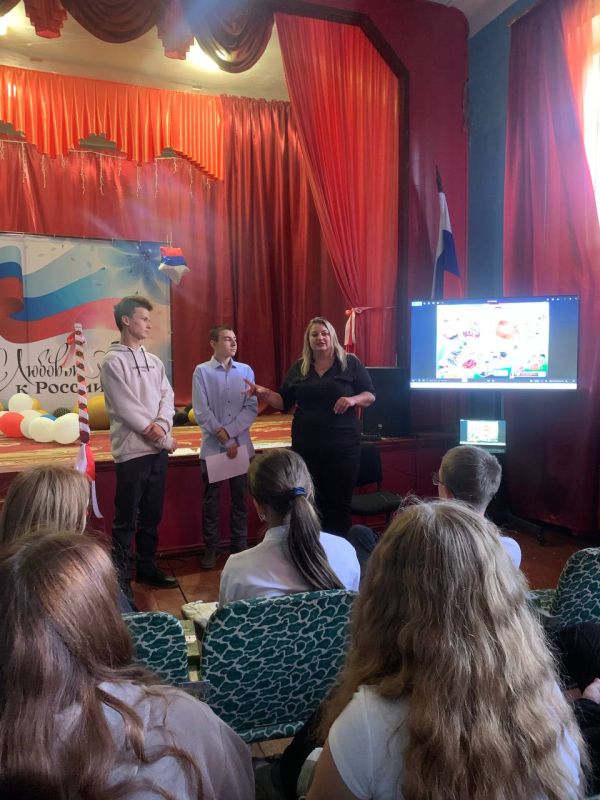 В рамках пятого этапа Всероссийской просветительской эстафеты «Мои финансы» – в ДК им. Т. Г. Шевченко пгт Большекаменка прошел урок-безопасности «Финансовая безопасность для всей семьи: защити свои деньги» для учащихся... В рамках пятого этапа Всероссийской просветительской эстафеты «Мои финансы» – в ДК им. Т. Г. Шевченко пгт Большекаменка прошел урок-безопасности «Финансовая безопасность для всей семьи: защити свои деньги» для учащихся...