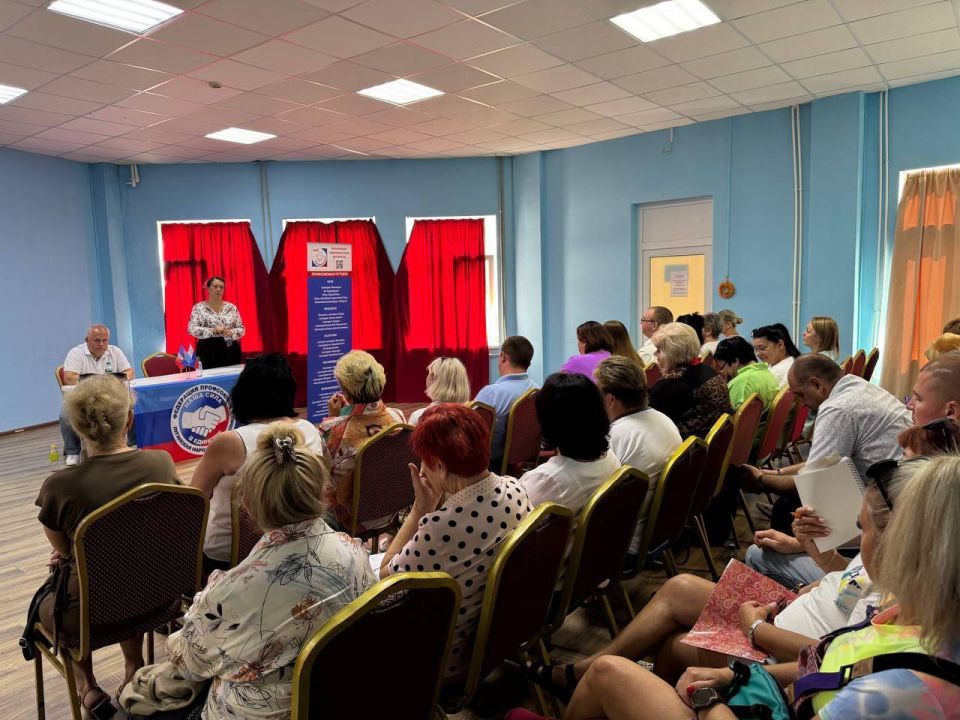 Константин Бутримов: Сочи стал площадкой для повышения квалификации профсоюзных лидеров ЛНР Константин Бутримов: Сочи стал площадкой для повышения квалификации профсоюзных лидеров ЛНР