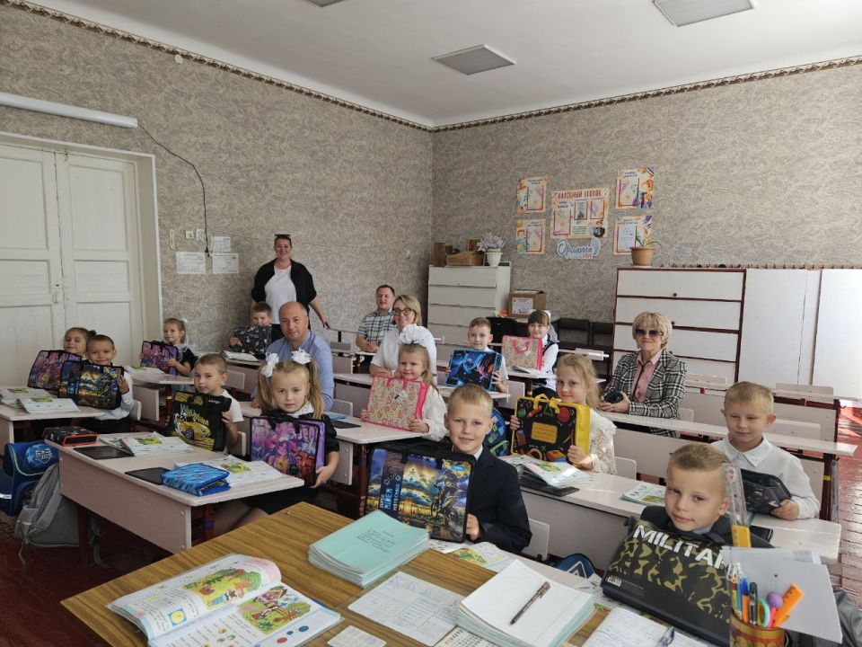 Сергей Крамаренко: Жители Алтайского края вновь помогли детям Славяносербского округа подготовиться к школе Сергей Крамаренко: Жители Алтайского края вновь помогли детям Славяносербского округа подготовиться к школе