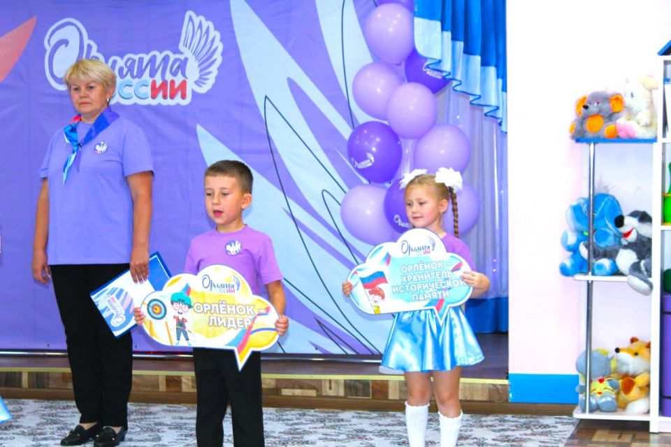 В сегодняшний день в Беловодске состоялось посвящение в «Октябрята - дошколята» для детей из детского сада "Родничок" В сегодняшний день в Беловодске состоялось посвящение в «Октябрята - дошколята» для детей из детского сада "Родничок"