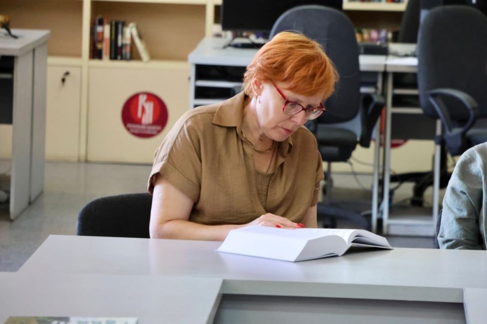 Сегодня принял участие в значимом для культурной жизни ЛНР событии — передаче 150 экземпляров книги мелитопольского писателя Сергея Авдеенко «Длинная дорога домой. Крым, Донбасс, Новороссия» фонду библиотек нашей Республики Сегодня принял участие в значимом для культурной жизни ЛНР событии — передаче 150 экземпляров книги мелитопольского писателя Сергея Авдеенко «Длинная дорога домой. Крым, Донбасс, Новороссия» фонду библиотек нашей Республики