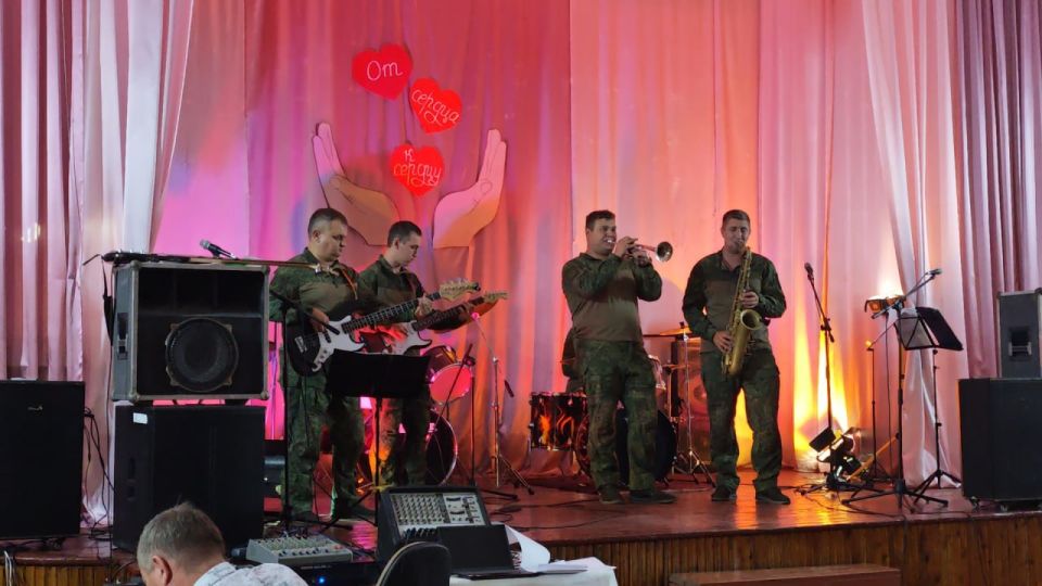 Военный оркестр 6 бригады управления выступил в поселке Белое Военный оркестр 6 бригады управления выступил в поселке Белое