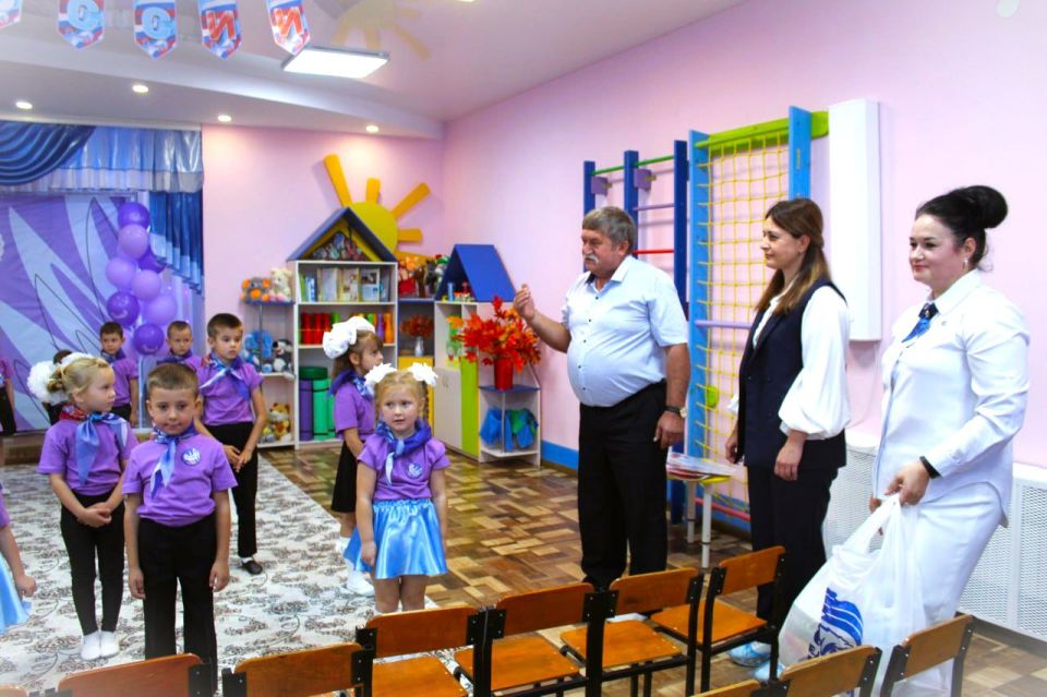 В сегодняшний день в Беловодске состоялось посвящение в «Октябрята - дошколята» для детей из детского сада "Родничок" В сегодняшний день в Беловодске состоялось посвящение в «Октябрята - дошколята» для детей из детского сада "Родничок"
