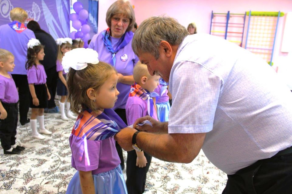 В сегодняшний день в Беловодске состоялось посвящение в «Октябрята - дошколята» для детей из детского сада "Родничок" В сегодняшний день в Беловодске состоялось посвящение в «Октябрята - дошколята» для детей из детского сада "Родничок"