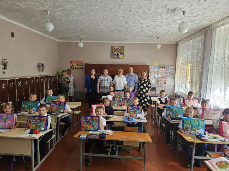Сергей Крамаренко: Жители Алтайского края вновь помогли детям Славяносербского округа подготовиться к школе Сергей Крамаренко: Жители Алтайского края вновь помогли детям Славяносербского округа подготовиться к школе