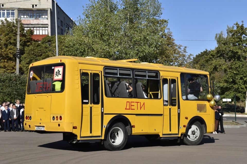 В Петровской школе № 22 им. генерал-майора М.М.Шаймуратова – новый школьный автобус В Петровской школе № 22 им. генерал-майора М.М.Шаймуратова – новый школьный автобус