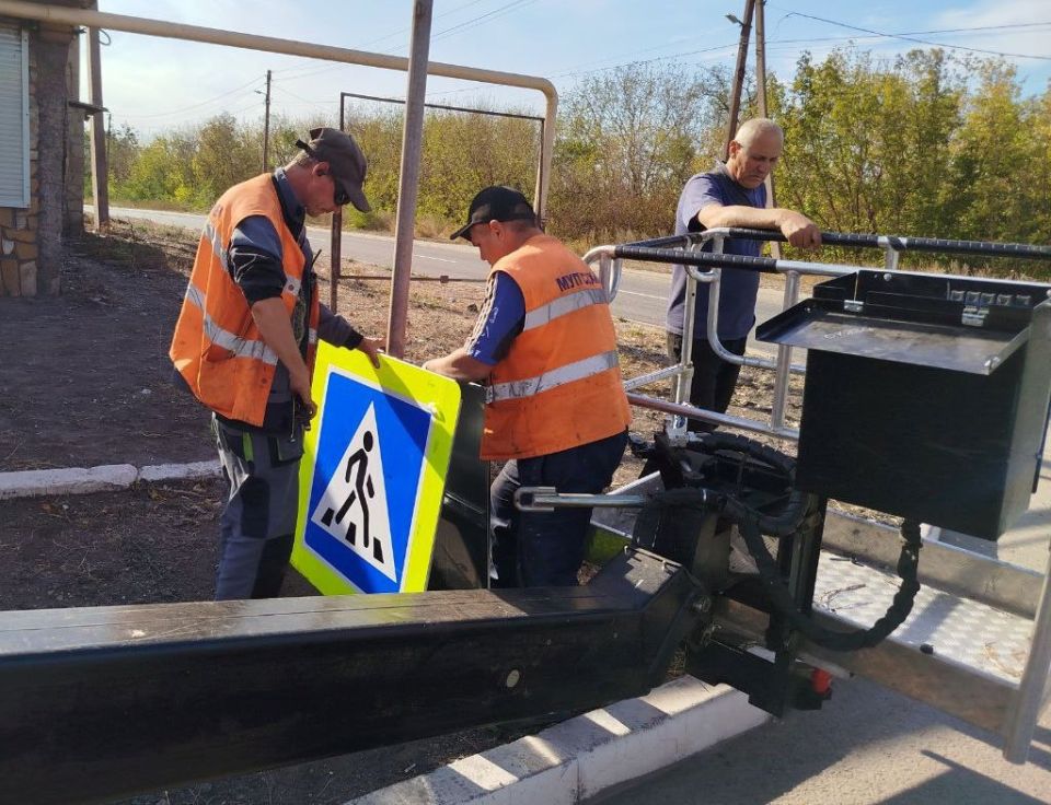 Коммунальные службы проводят работы на территории города Коммунальные службы проводят работы на территории города