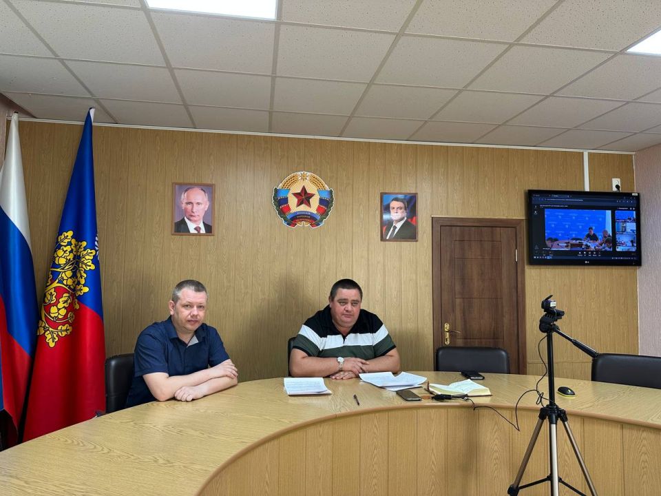 Сегодня Глава городского округа Андрей Рубанцов вместе с заместителем приняли участие в заседании Штаба по вопросам восстановления социально-значимых объектов на территории ЛНР Сегодня Глава городского округа Андрей Рубанцов вместе с заместителем приняли участие в заседании Штаба по вопросам восстановления социально-значимых объектов на территории ЛНР