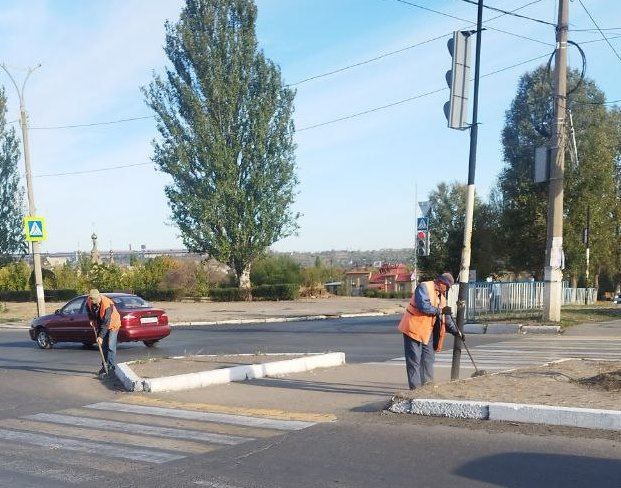 Коммунальные службы проводят работы на территории города Коммунальные службы проводят работы на территории города
