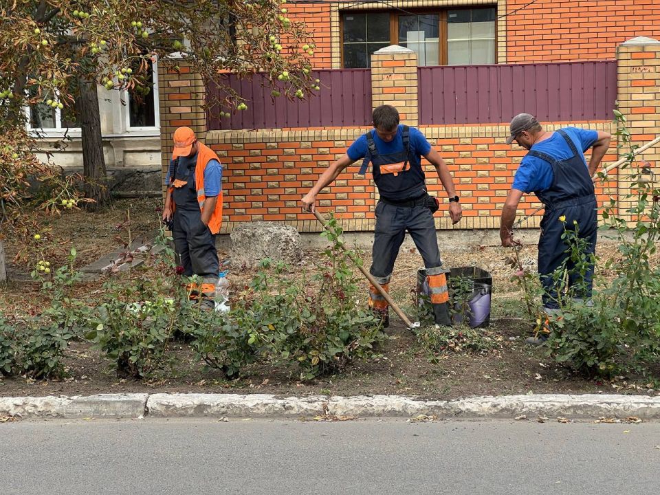 Сергей Козенко: В Краснодоне активно продолжаются работы по наведению порядка и благоустройству территорий в преддверии празднования 111-летия со дня основания города Сергей Козенко: В Краснодоне активно продолжаются работы по наведению порядка и благоустройству территорий в преддверии празднования 111-летия со дня основания города